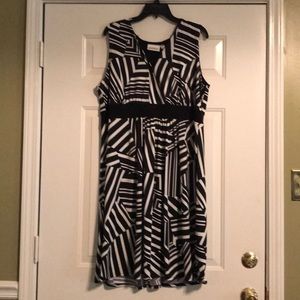 Black and white Avenue dress